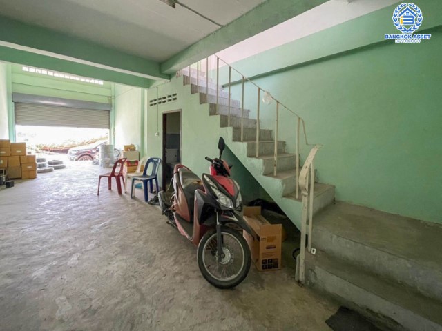 *****อาคารพาณิชย์มือสองย่านนครปฐม ม.สิวารัตน์10 บางเลน เนื้อที่ 19.5 ตร.ว. ฟังก์ชัน 2 ห้องนอน 2 ห้องน้ำ สามารถลงทุนทำธุรกิจได้ ทำเลติดถ.346 เดินทางสะดวก เชื่อมต่อถ.บางบัวทอง-สุพรรณบุรี, ถ.บางบัวทอง-บางพูน ใกล้เทสโก้ โลตัส บางเลน ราคาสุดคุ้มต่ำกว่าราคาประเมิน!